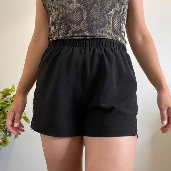 BB Dakota Shorts with Lace Inset -M- - Picture 2 of 11